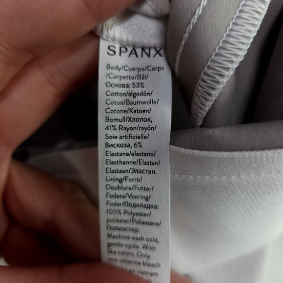 Spanx Pants Ankle Straight White Silver Lining Body Shaping Medium Pull Ons - Picture 13 of 16